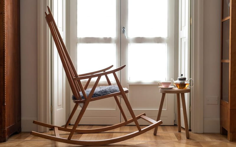 صندلی چوبی متحرک مناسب محیط های خاص